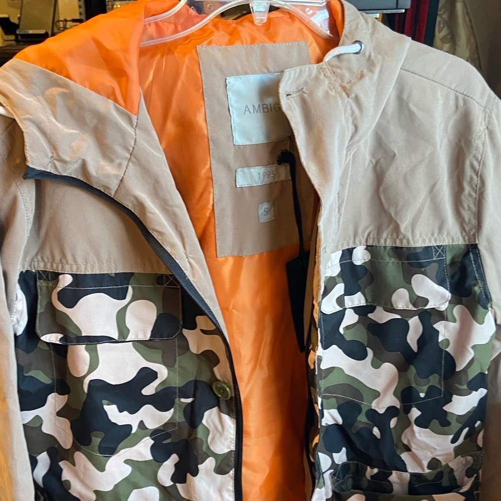 Lightweight Windbreaker